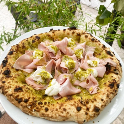 Pizza Mortadella al Pesto con Ricotta